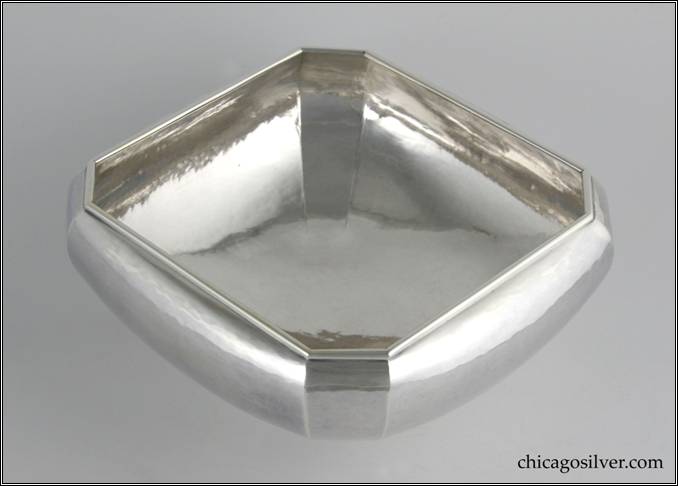 Kalo bowl, octagonal form, on small circular foot