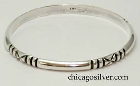 Kalo bracelet, bangle with four repeated design elements of three chased vertical lines forming two bars and surrounding a chased X