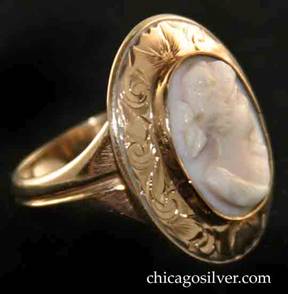 Kalo ring, gold, with cameo
