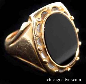 Kalo ring, gold, with onyx stone